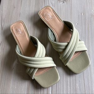 Oasis Society Green Sandals